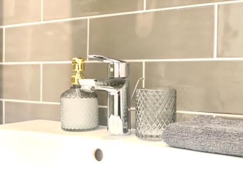 Luxury, bright Studio with parking and balcony in Bratislava center, Bratislava (fotografie 6)