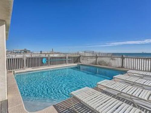 Beach Estate East by Meyer Vacation Rentals - main image
