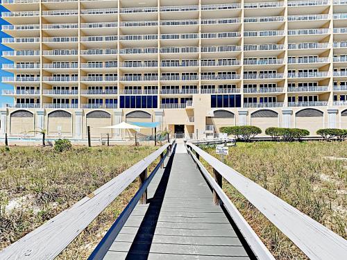 Gulf-View Coastal Elegance with Pool & Hot Tub condo - image 3