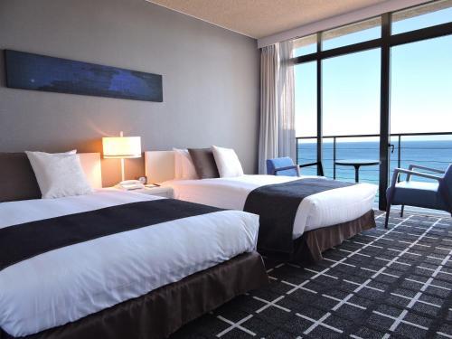 Twin Room with Sea View - Top Floor (3 Guests)
