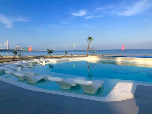 Acapulco Resort in Toledo