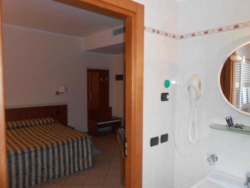 1 twin bed