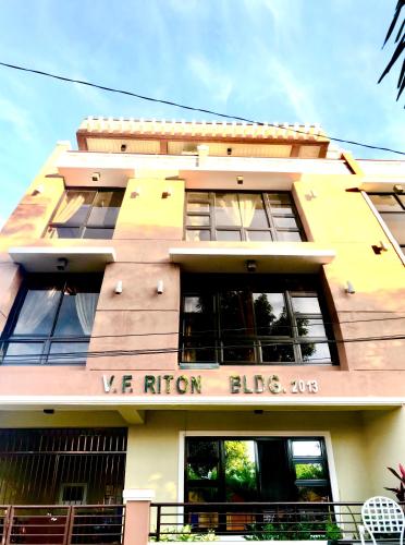 V.F. Riton Apartelle
