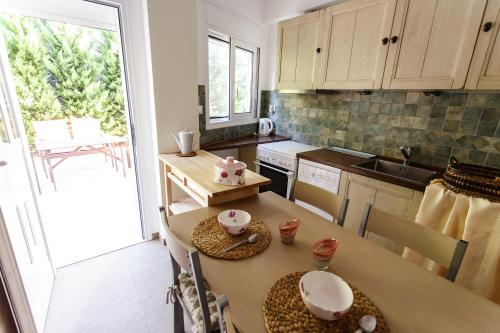  ARGO - your luxury stay with private garden in Loutraki in Loutraki