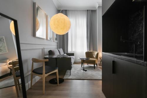 Bumblebee Luxury Apartments 5