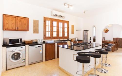 2 bedrooms, 3 beds