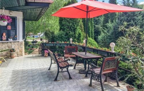  Four-Bedroom Apartment in Epleny in Eplény