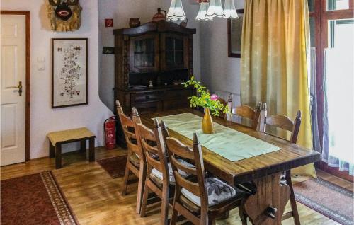  Four-Bedroom Apartment in Epleny in Eplény