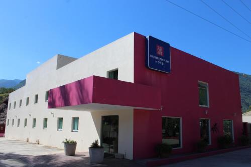 . HI Huasteca Inn Hotel