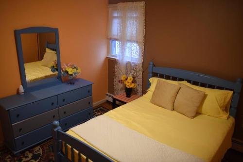 Beautiful Room 4 mins from JFK and 15 mins from LaGuardia Airports