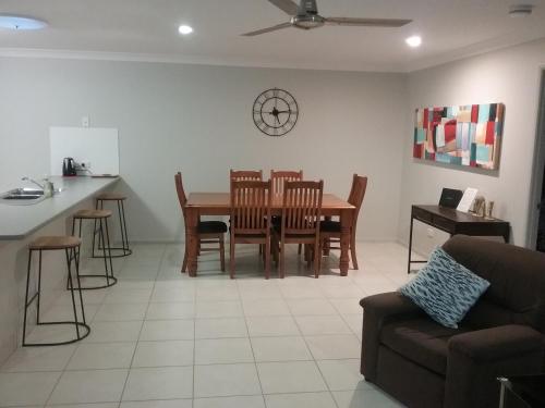 Banksia And Acacia Apartments Entire Apartment Maryborough Deals Photos Reviews