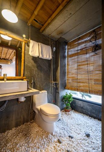 Deluxe Double Room with Balcony and Sea View image 5
