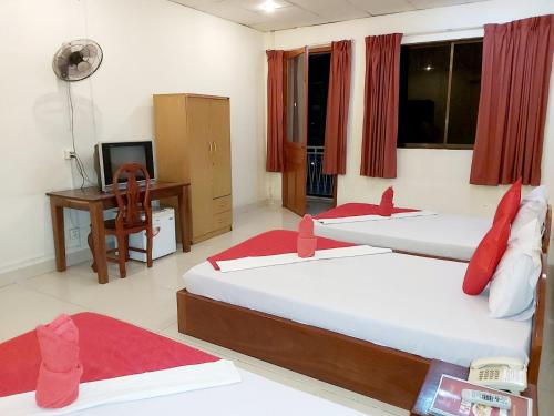 3 twin beds