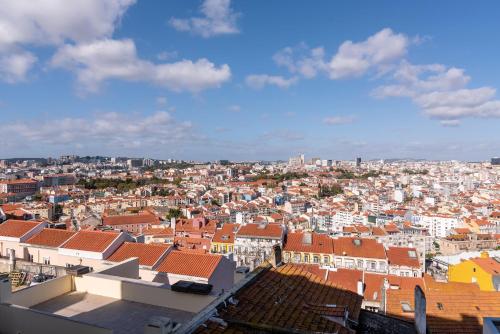 Bright Flat for 6 in Central Graça by GuestReady Lisbon 
