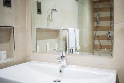 Longonot Place Serviced Apartment-Nairobi, City Centre CBD