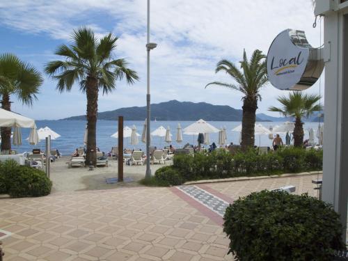The Beachfront Hotel Adult Only 16 Plus - image 9