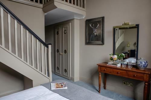 Pembroke Townhouse - image 8