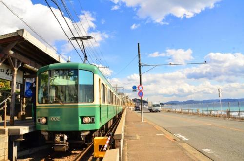 a green and yellow train on the tracks, Kiyaza Kamakura Resort in Kamakura