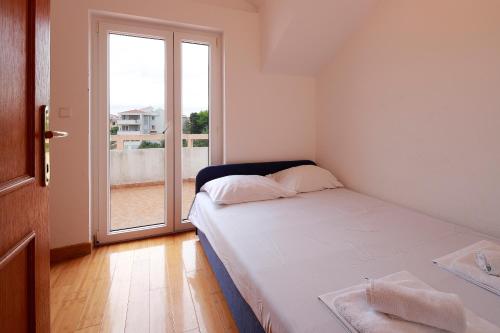 3 bedrooms, 6 beds
