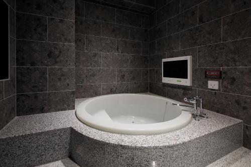 Bathroom, HOTEL Birthday 楠店 in Onogi