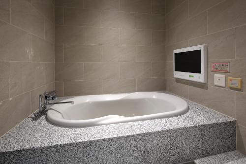 Bathroom, HOTEL Birthday 楠店 in Onogi