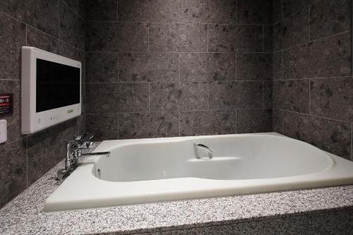 Bathroom, HOTEL Birthday 楠店 in Onogi