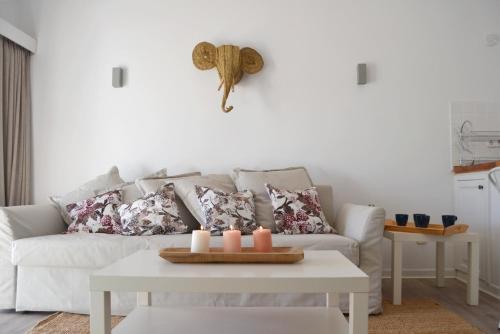 White Exclusive Bungalow. 2 rooms, garden & pool. gîte à louer Playa del Ingles