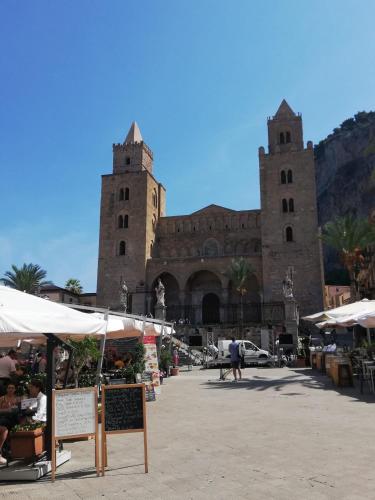 Rocher House Cefalu