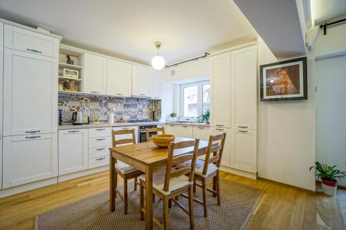 Visit Bucharest Romana Square Central Apt. - Metro