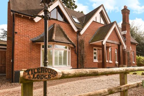 Tilehouse lodge in Greater London North West