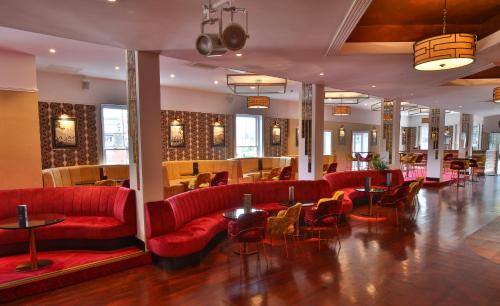 Pub/lounge, Royal Exeter Hotel in Bournemouth