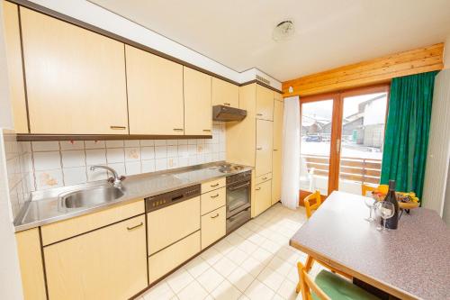 Apartment with Mountain View