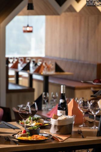 Base Camp Lodge Hotels - image 9