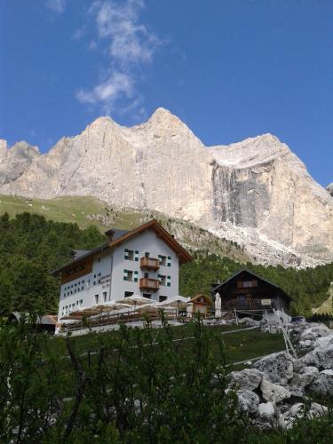 Rifugio Stella Alpina Spiz Piaz per escursionisti hotel Albergo Latemar