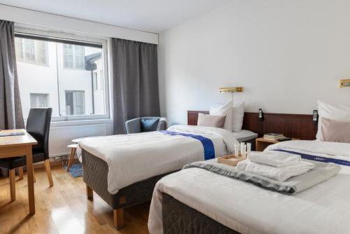 2 twin beds