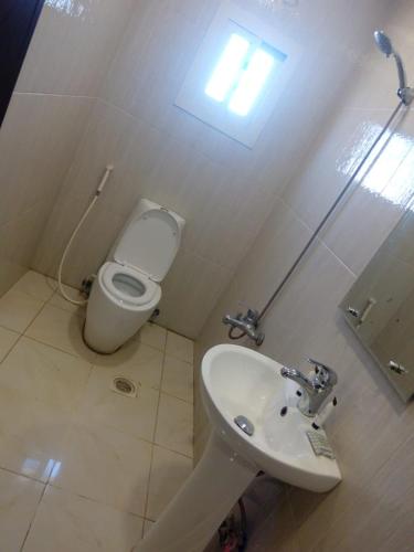 Bathroom, iwan alandalusia alsafa 2  in Al Safa