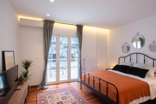 Phaedrus Living: City Centre Luxury Flat Mavromichali, Athens