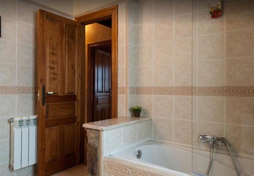 Karstais baseins, Casa Rural La Panera in Santa María de Nava