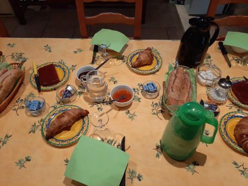 อาหารและเครื่องดื่ม, Chambres D’hôtes Lou Jassou (Chambres D’hotes Lou Jassou) in กาเกส์