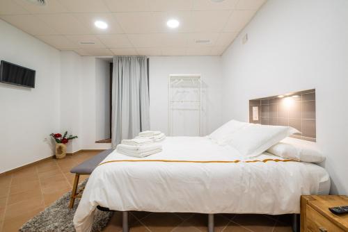 Benarrabá Hostel Room Type - Deluxe Double Room with Balcony