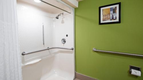 Wingate by Wyndham Macon West I-475 - 샤워실