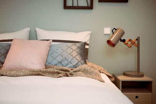 Damrak Short Stay Amsterdam - image 9