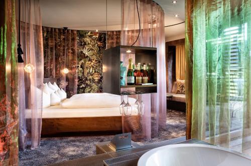Suite with Hot Tub