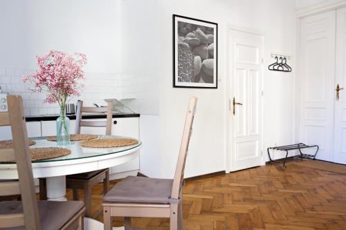 Apartamenty Królewska - image 5