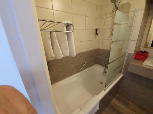 Contact Hôtel du Relais Thouars Room Type - Double Room with Bath