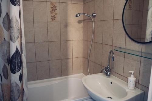 Bathroom, Levendula Apartman Pecs in Ispitaalja