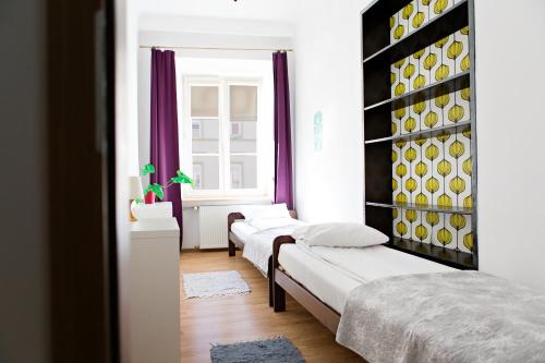 2 twin beds