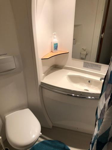 Bathroom, STF Jumbo Stay Stockholm in Arlanda