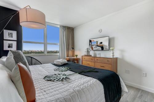 Beautiful City View Room in Coconut Grove (No Balcony or Kitchen) image 10