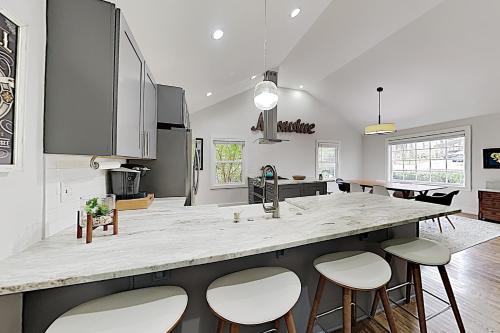 Stylish East Nashville Bungalow with Fenced Yard home - image 4